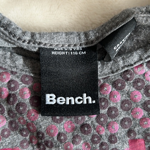 3/$25 Bench T-shirt Size 5-6 - Picture 2 of 5